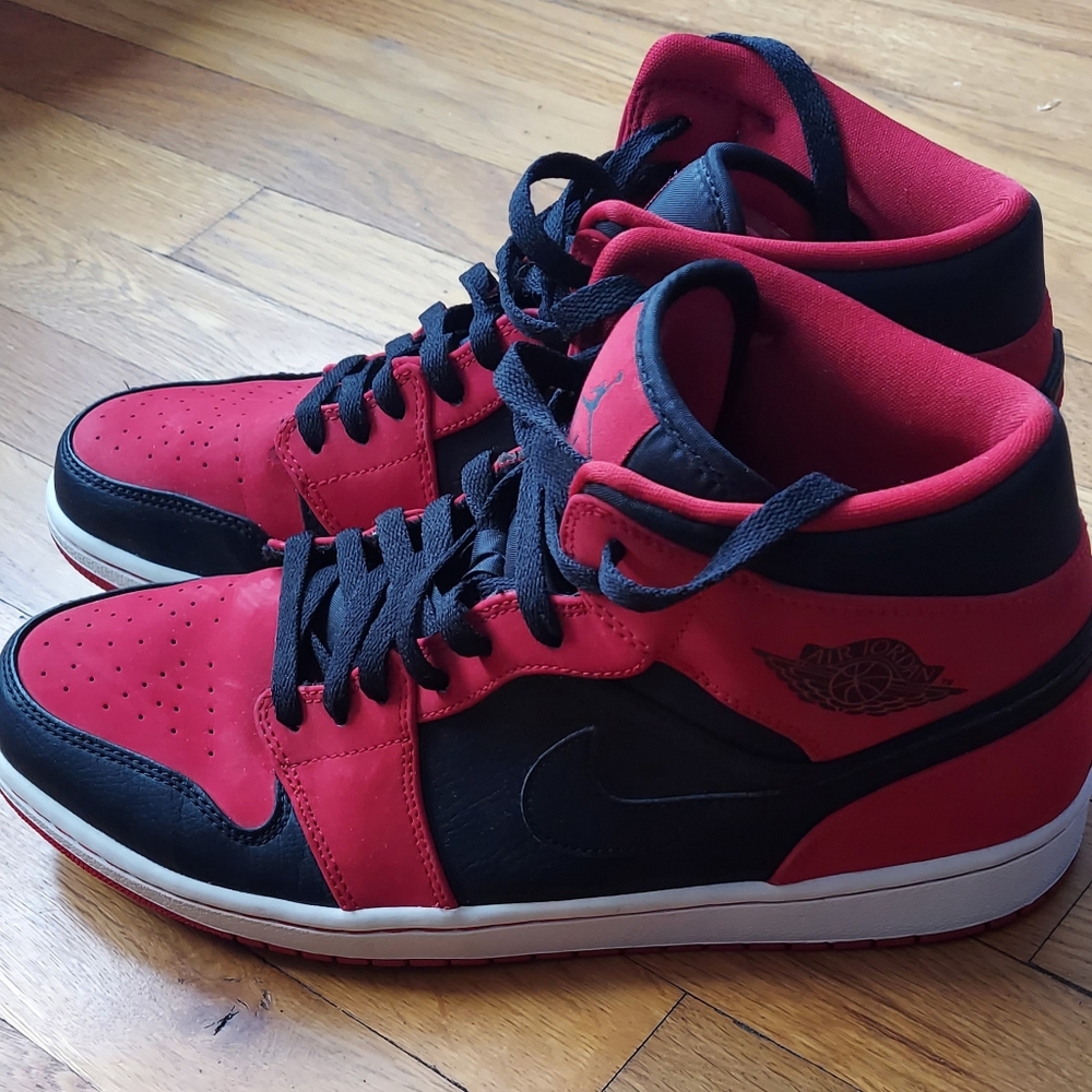 Air Jordan 1 Mid